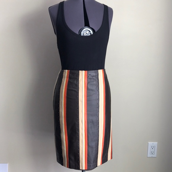 Danier vintage leather skirt, size 8. - Picture 2 of 8